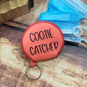 << Cootie Catcher Funny Mask Holder Keychain >>